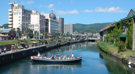 小樽運河で最近人気が高いという、テレビでも放映されていた小樽運河クルーズを体験