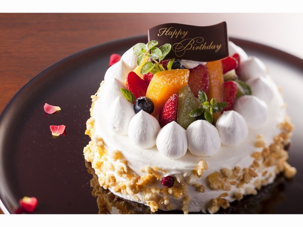 デコレーション生クリームケーキ（イメージ）で記念日を