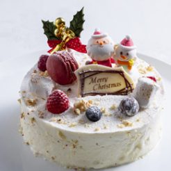 12月21日～12月25日　クリスマスケーキを販売致します。人気の生クリームケーキ、チョコレートケーキ、イチゴクリームケーキを今年も販売致します。